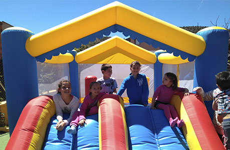 Alquiler de remolque para llevar tu castillo hinchable en franksound de Cuenca